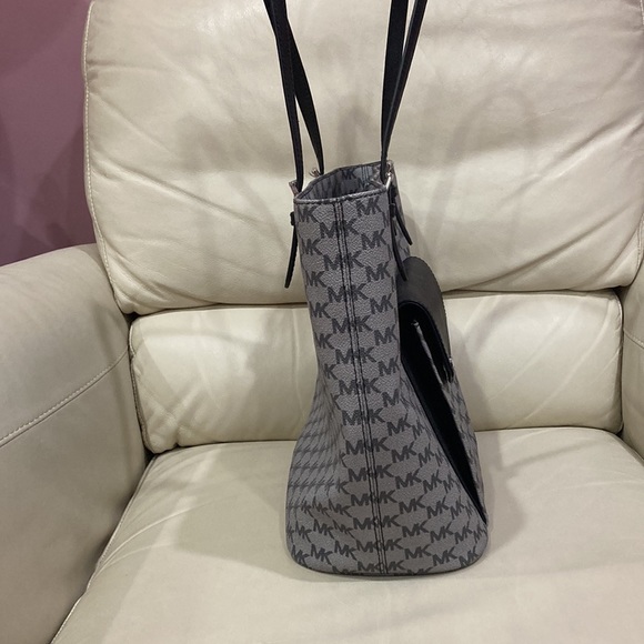 Michael Kors Jet Set Signature Large Pocket Tote Black Gray - Picture 11 of 16